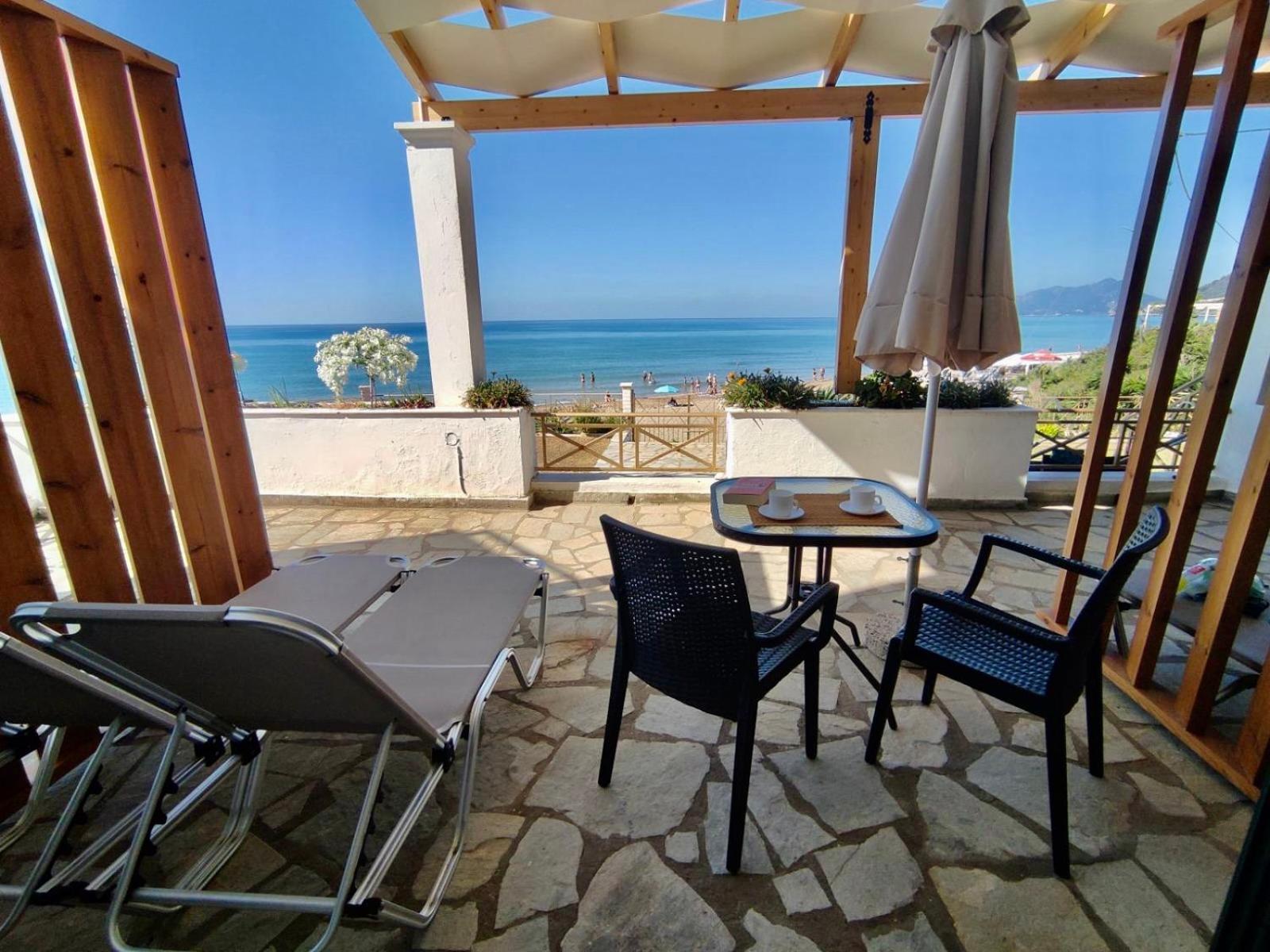 Nereides Apartments Agios Gordios  Exteriör bild