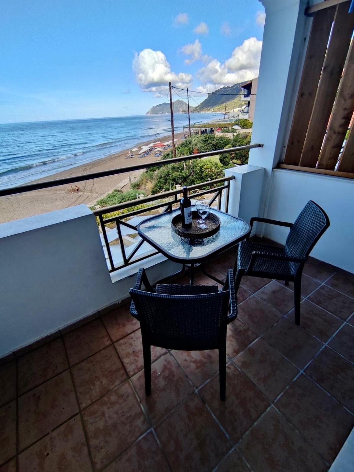 Nereides Apartments Agios Gordios  Exteriör bild