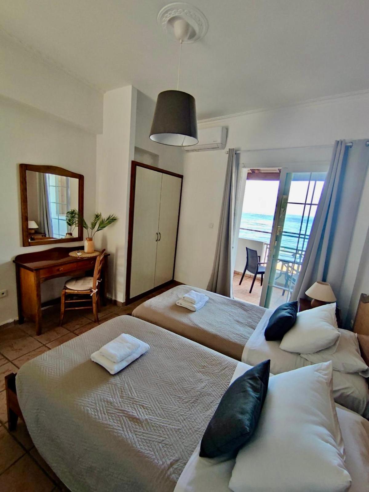 Nereides Apartments Agios Gordios  Exteriör bild